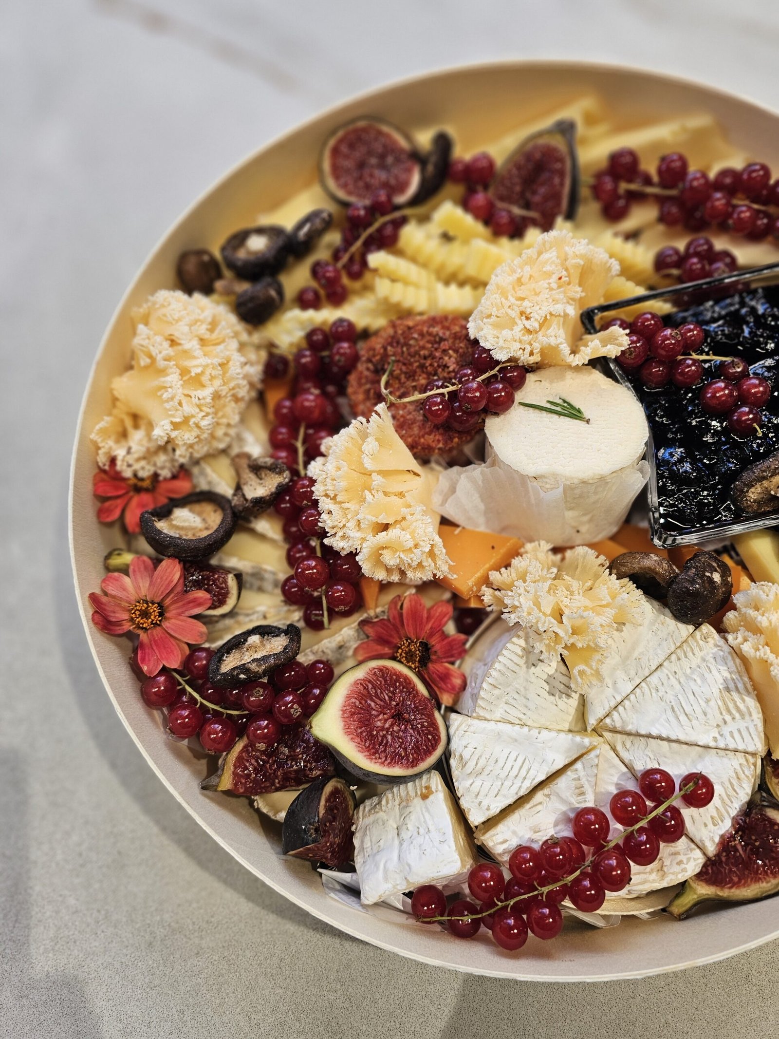 Plateau de fromages composé par Les Halles Gourmets
